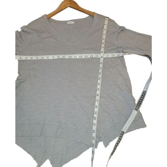 NWT Jethro Neiman Marcus Gray Gray Distressed Hem Asymmetrical Top Tshirt M - Picture 6 of 12
